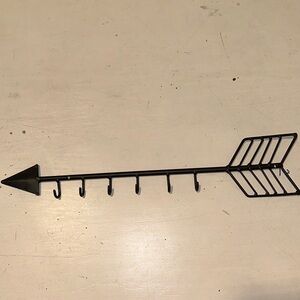 Arrow necklace wall hanger